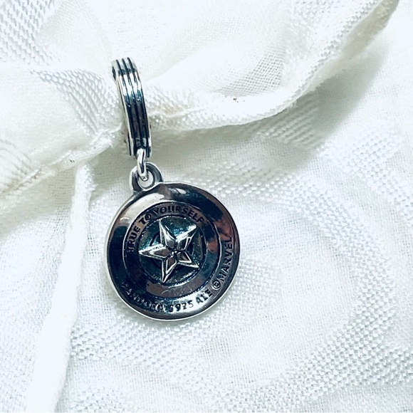🛡️ NWOT Captain America Shield Charm – The Avengers ✨ - Picture 3 of 5